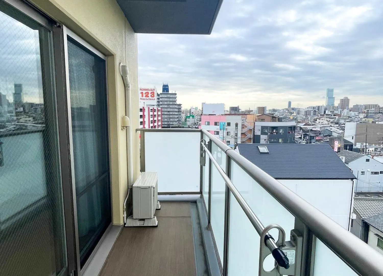 Shinkou House Ue 0*, Ósaka